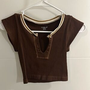 Go for the gold crop tee